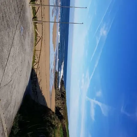 En Figueras, Asturias Daire Castropol